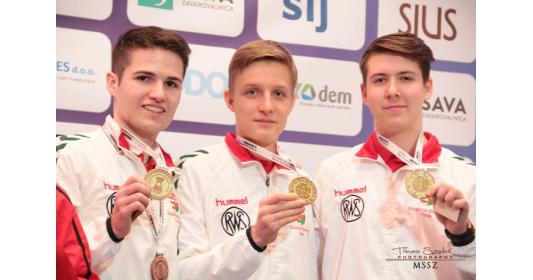 1873,3 kör, csapatban, Junior Világ -és Európa csúcs!